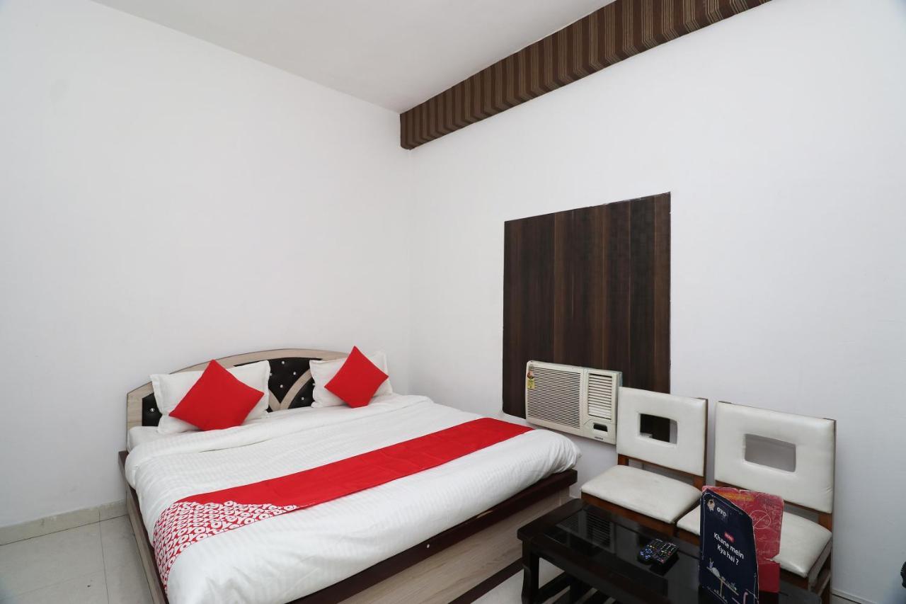 Oyo 24572 Express Inn Lakhnaú Exteriér fotografie
