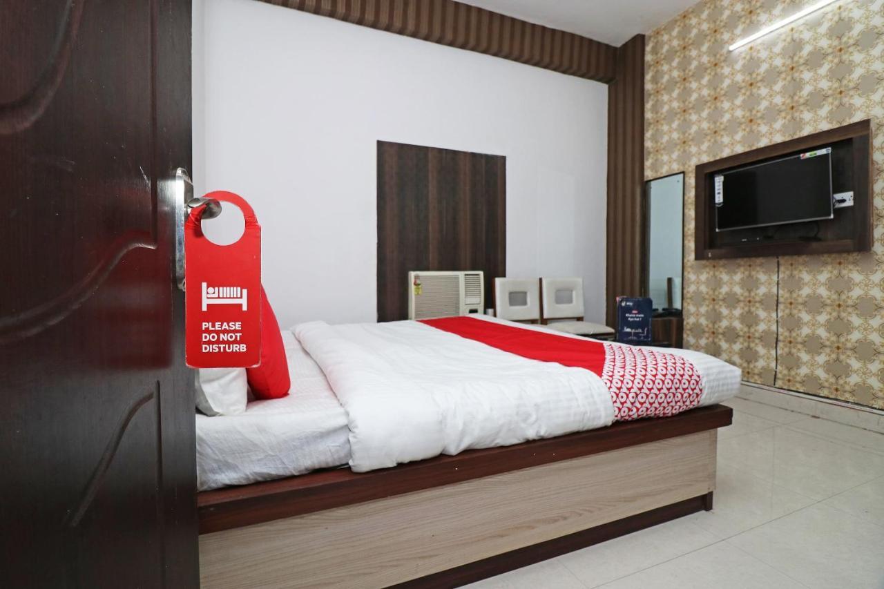 Oyo 24572 Express Inn Lakhnaú Exteriér fotografie