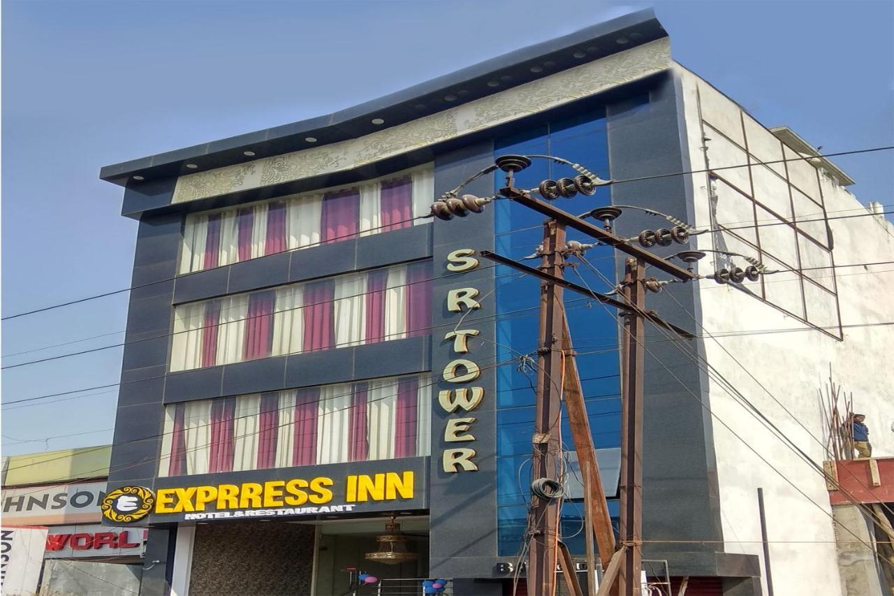 Oyo 24572 Express Inn Lakhnaú Exteriér fotografie